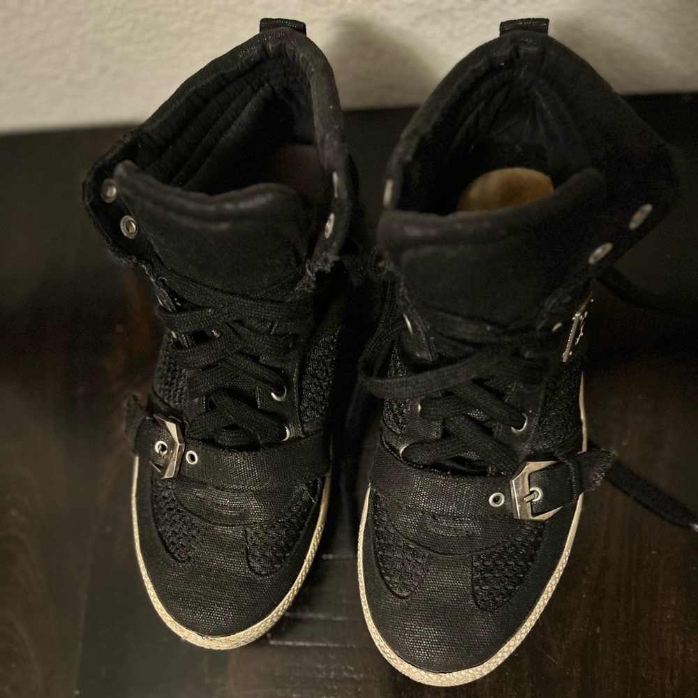 Guess high tops. Size 7.5. Black